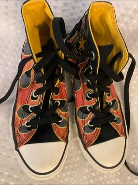 Converse Kids High-Top Sneakers in Black, Orange & Yellow Flame Print, size 1.